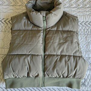 Mila & Tiff Puffy Cropped Olive Green Vest Size Med NWOT